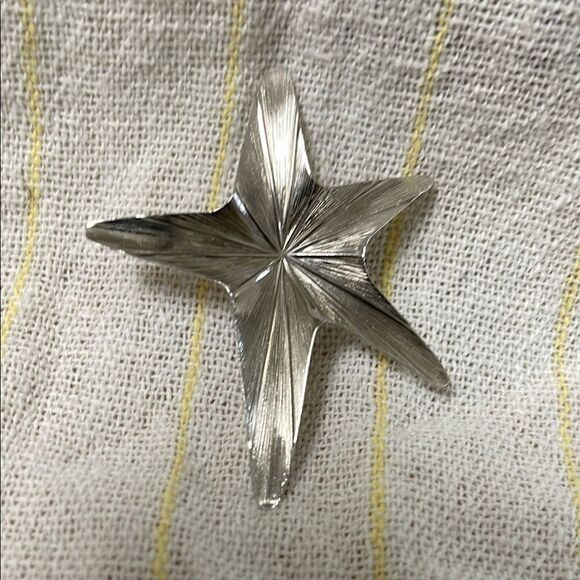 Vintage Beau Ster- Silver Star Brooch - Picture 1 of 7